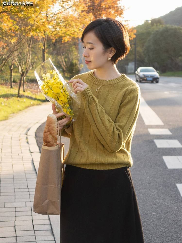 显得 40+女人这样穿“针织衫”才叫洋气，温柔时髦不挑人，优雅知性