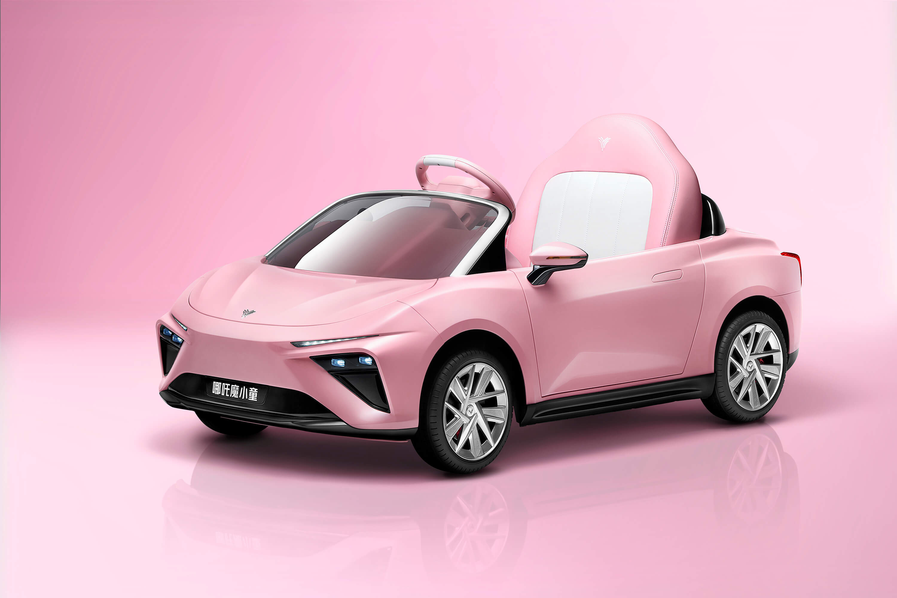 哪吒汽车又出新电车,充一次电续航8公里,售价仅需2999元还包邮