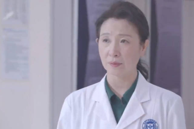 红花|《小敏家》中的佟兵妈和李主任,看似不起眼的配角,来头都不小