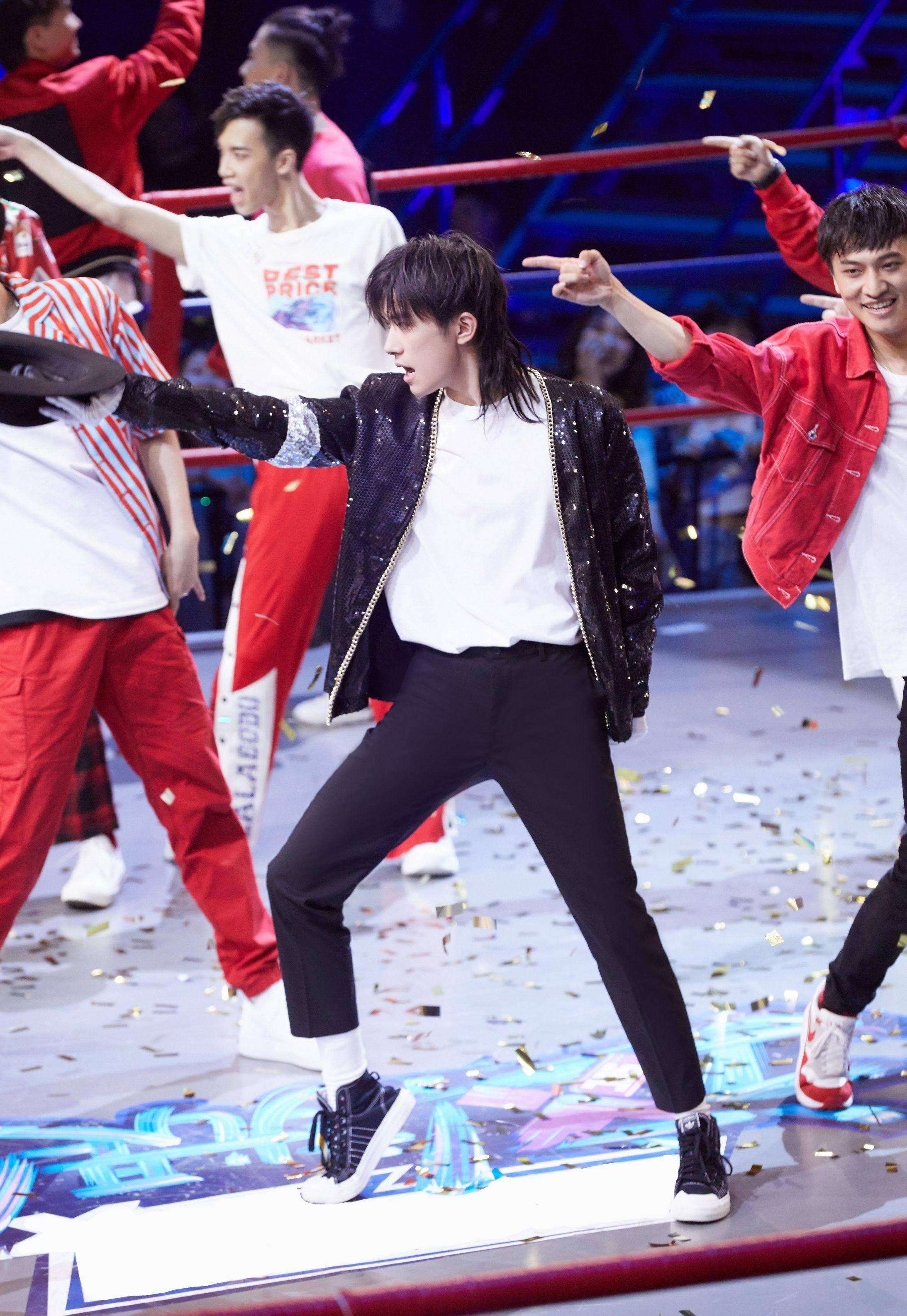 franklin拒绝当易烊千玺的迷弟,却模仿到了迷妹的精髓,很细致_装置