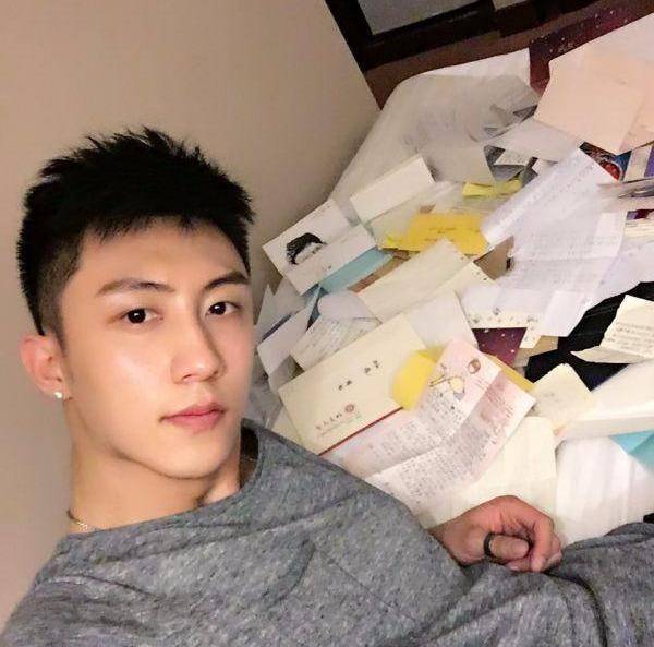 创世纪|《青春创世纪》黄景瑜吴谨言马倩倩陷三角恋,会擦出怎样的火花?