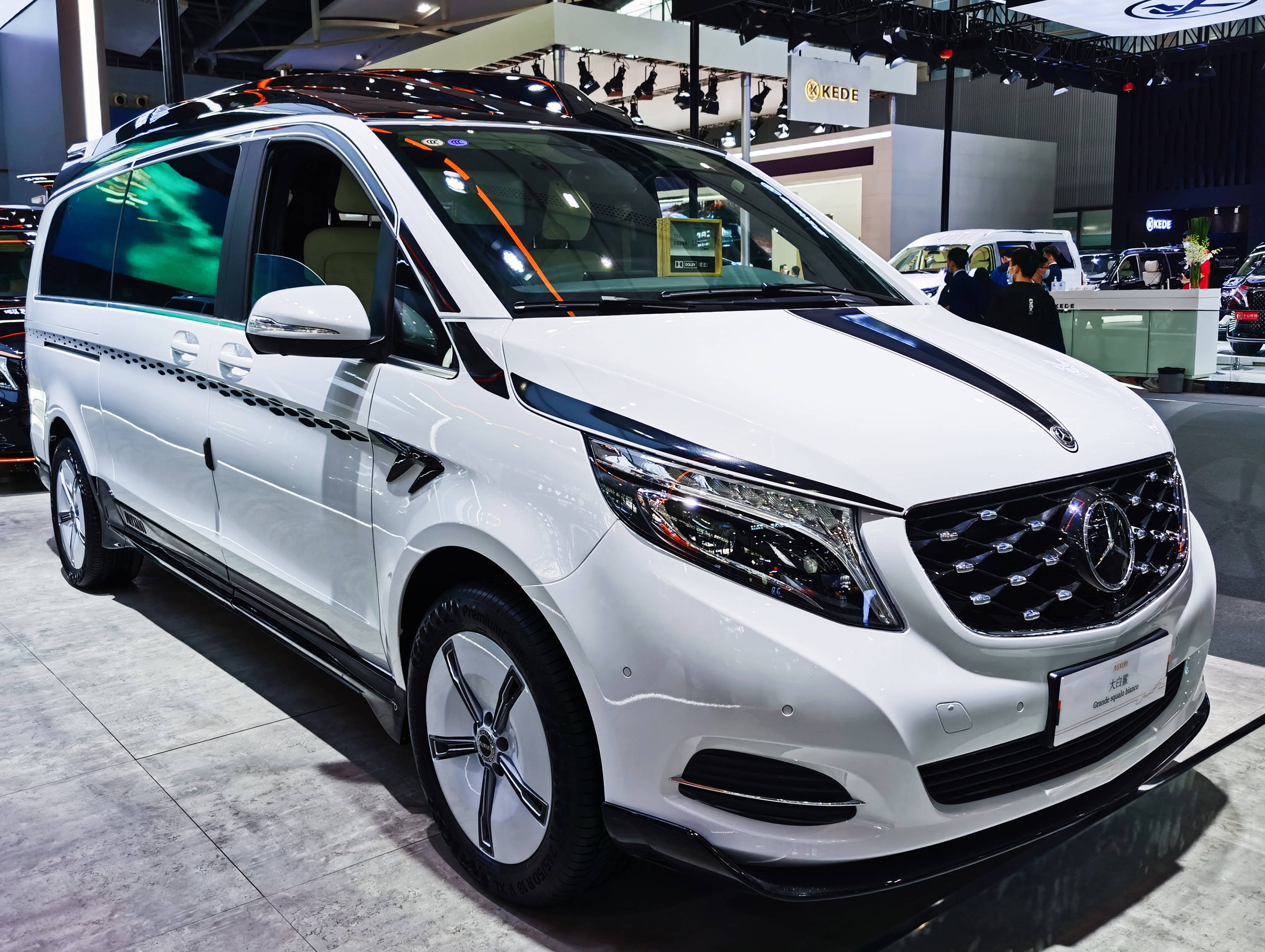 梦想中的豪华商务车体验奔驰42座全隔断头等舱这车不加价