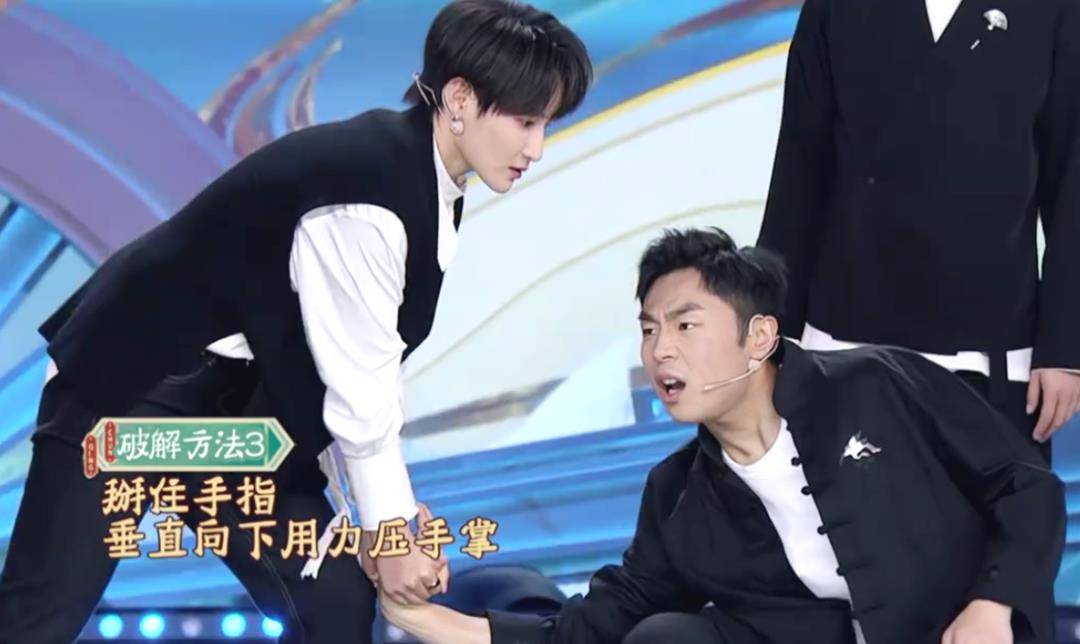 栾云平|《青春守艺人》热播,开启德云社棚综新纪元,1+4主持阵容好欢乐