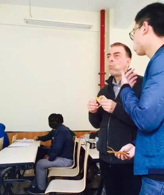 同学|日本成中国辣条最大进口国?外国人到底有多迷恋这玩意儿