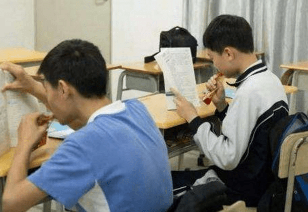 零花钱|教育部下发通知,中小学有望暂停这一服务?学生的快乐时光要消失