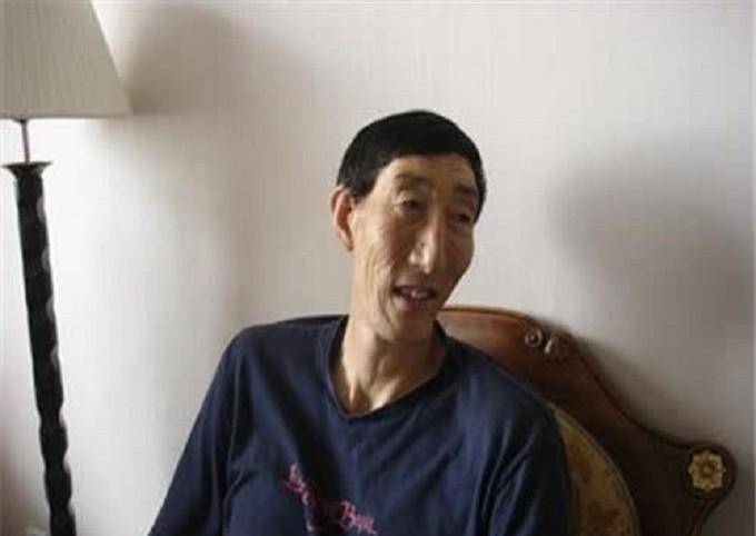 原创巨人鲍喜顺比姚明还高不听医生劝阻生下一子现状如何