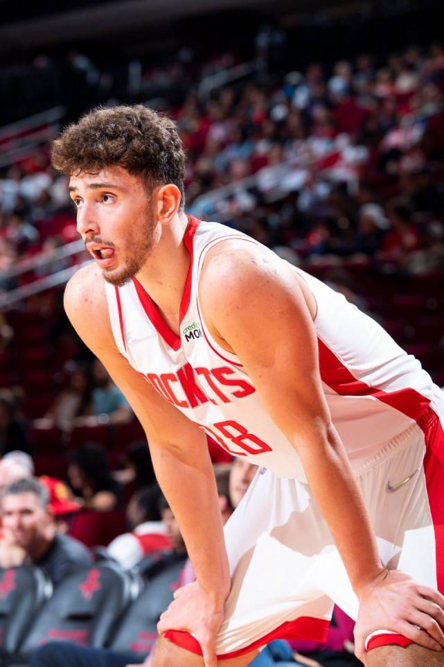 步行者|NBA-三分6中4！火箭榜眼复出便爆发，内线失守陷被动，伍德15分