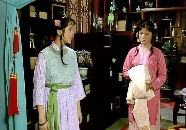 原创袭人和晴雯之间的塑料姐妹情在一件物品中体现得淋漓尽致