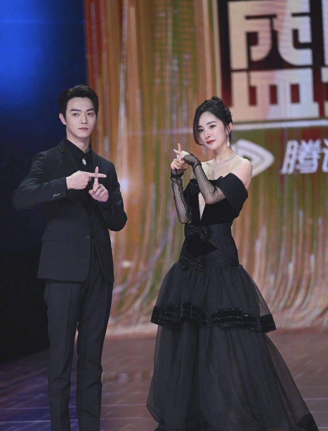 身材 气质对女明星有多重要？胡冰卿裙衩全场最高，却被宋佳比下去了