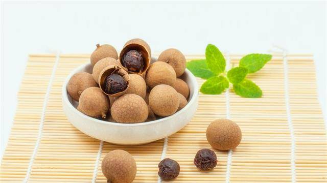 营养素|桂圆干有什么营养价值？什么人需要多吃，什么人不能多吃？