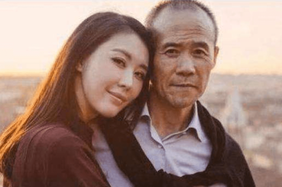 寒冬穿低胸装,发文赞英国,立独立人设,王石怎么看上田朴珺了?