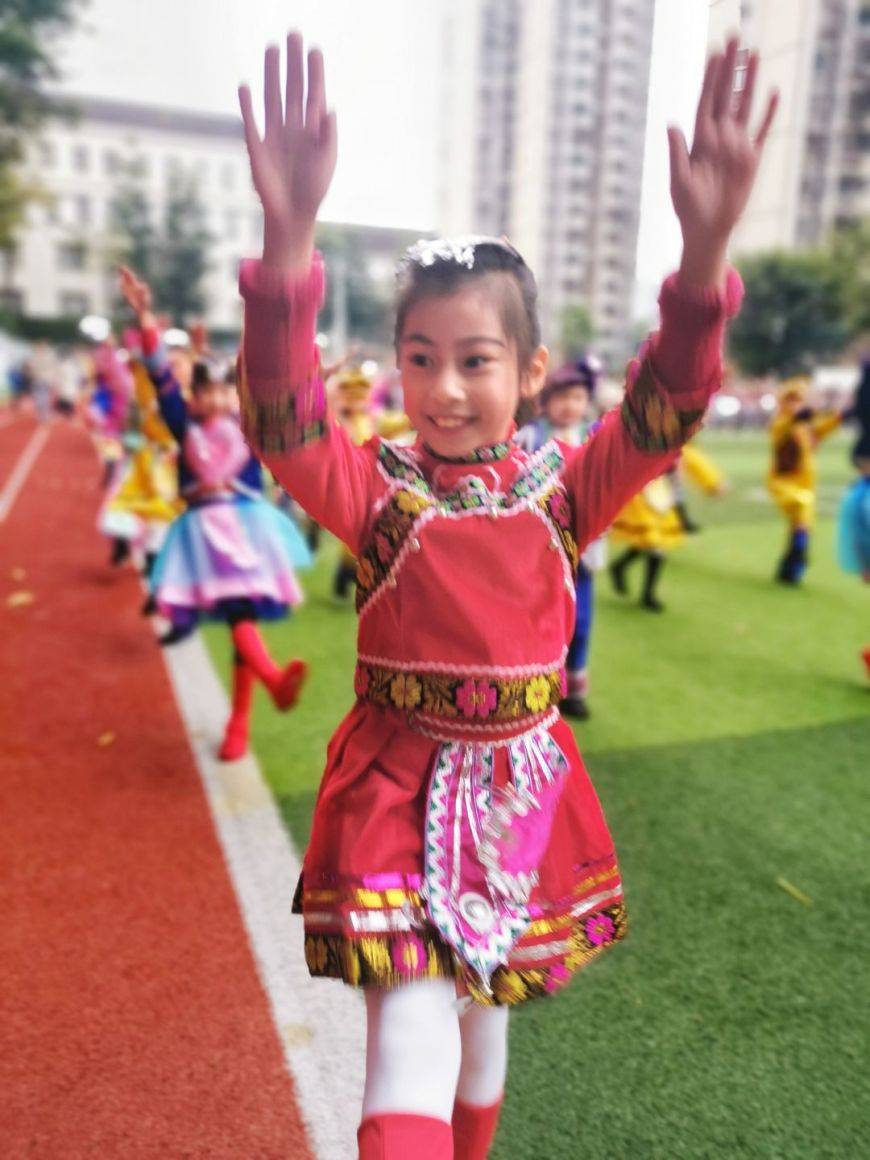 步伐|福州市融侨小学：超萌超酷！体艺节开幕式燃爆