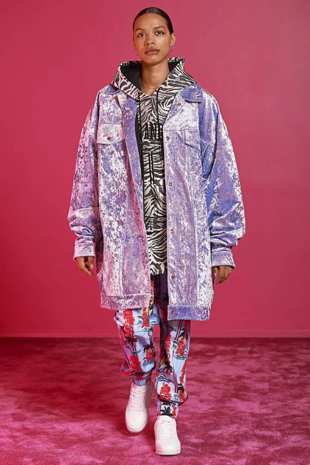 卫衣 Astrid Andersen 2021秋冬，轮廓与奢华上回归本源，时尚欲望的变化