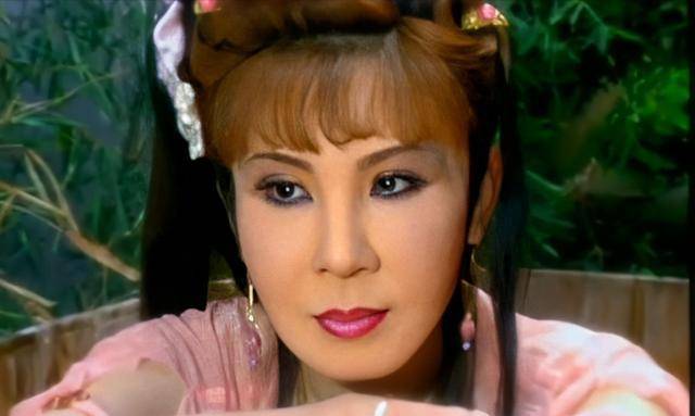 西门|被全网骂了二十多年的西门大妈,与男神演亲密戏,黯然退圈之谜