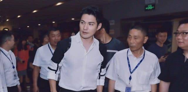 网友|严屹宽综艺首秀暴露情商!曾经的“天涯四美”是如何输掉人气的?