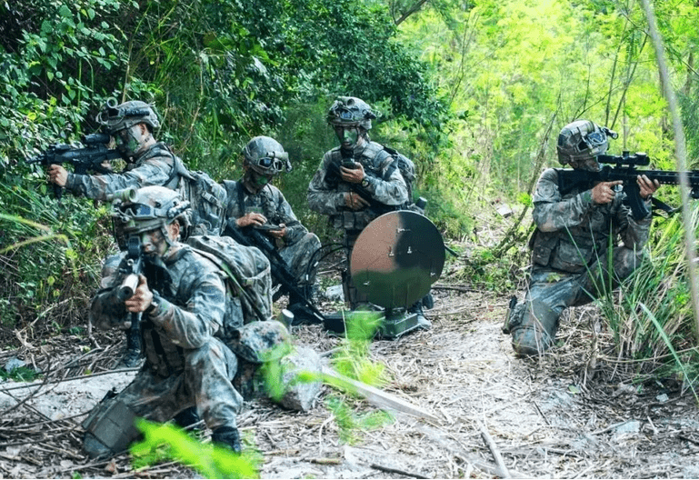 星空迷彩酷似美军191202豪华配置雷神突击队有多强