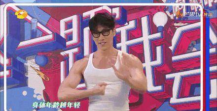 脸部娱乐圈全体女明星都得跪服，52岁比同框的25岁小鲜肉还嫩！