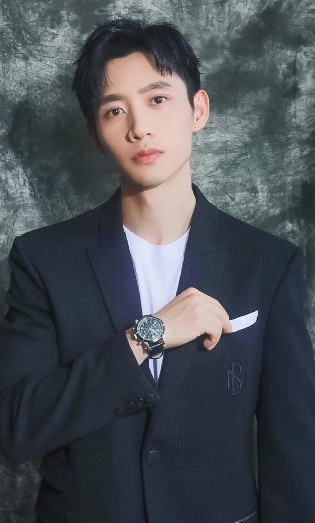 声音|魏晨分享视频感谢粉丝，手机录视频无修音唱歌，瘦到面部凹陷