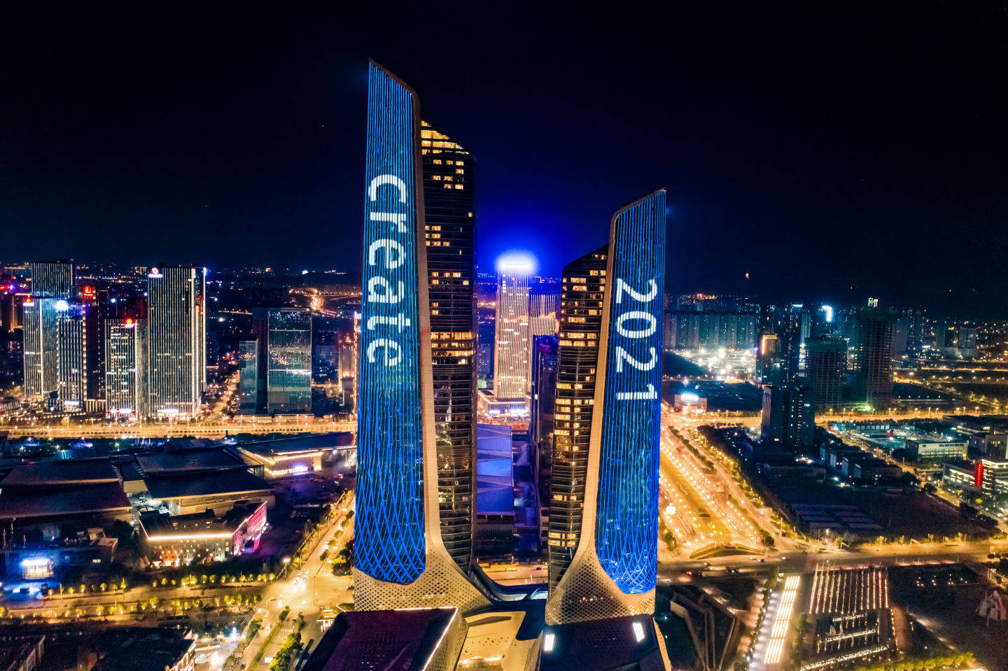 百度ai开发者大会携手地标马克:国产元宇宙里将发生什么?