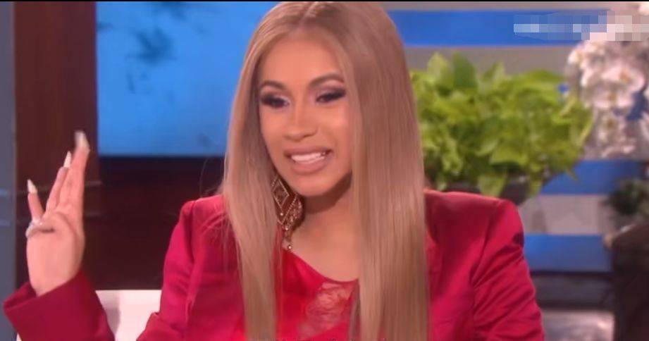 因为|世人觉得她好“婊”，但我好爱