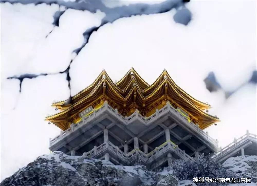 《水調歌頭·雪染老君山》王紫涵雲日隱宮闕,風雪卷層巒.