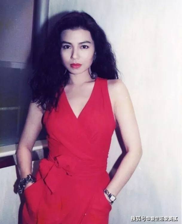 Vuitton嘉宜老师小课堂：一出道就“碰瓷”张柏芝的95年小花凭什么成为新一代内娱颜霸