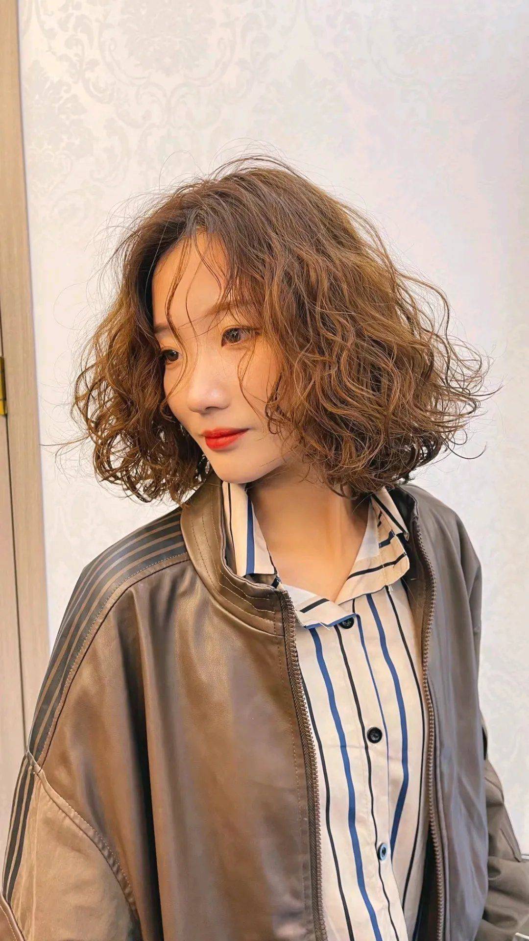 卷发做这4种发型，就像整容换脸，爱美女士都喜欢