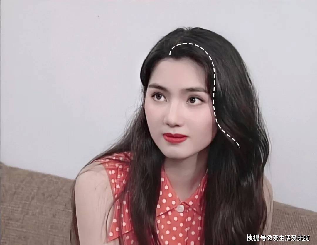 Vuitton嘉宜老师小课堂：一出道就“碰瓷”张柏芝的95年小花凭什么成为新一代内娱颜霸