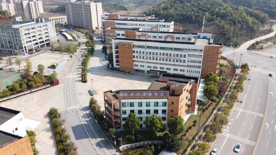 湖南交通职业技术学校_长沙汽车工业学校招生_五年一贯制大专班招生