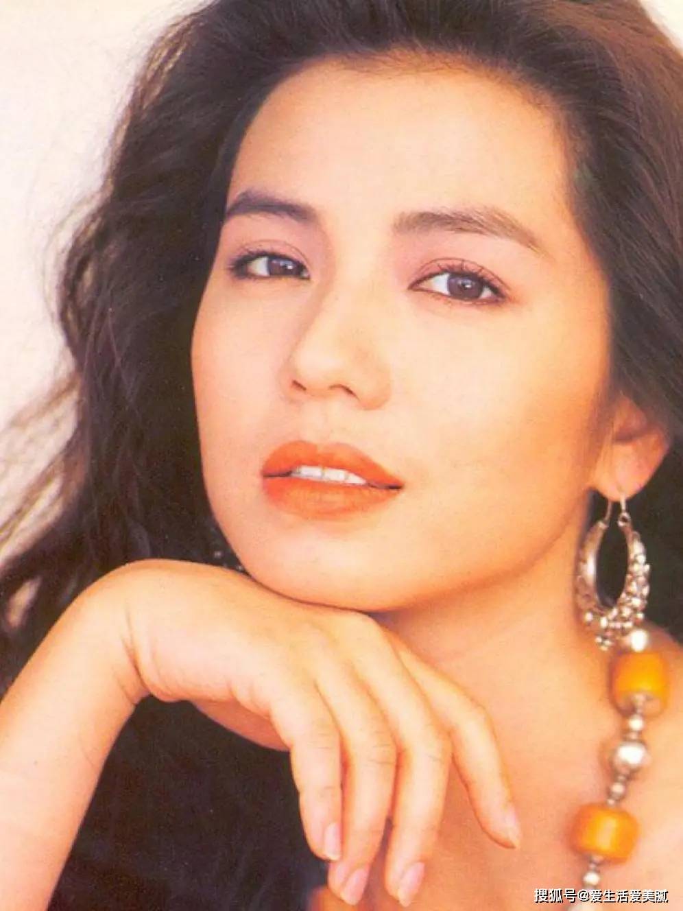 Vuitton嘉宜老师小课堂：一出道就“碰瓷”张柏芝的95年小花凭什么成为新一代内娱颜霸