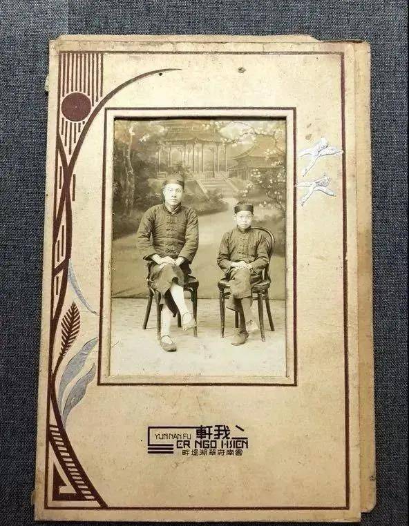 玉镯落入唐司令之手后,他把此镯转交给唐继尧,以此来抵消自己亏欠公款