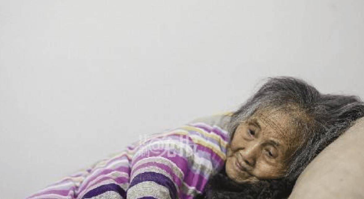 原创近亲结婚湖北女子生下三个智障儿92岁去世前留三缸粮食给儿子