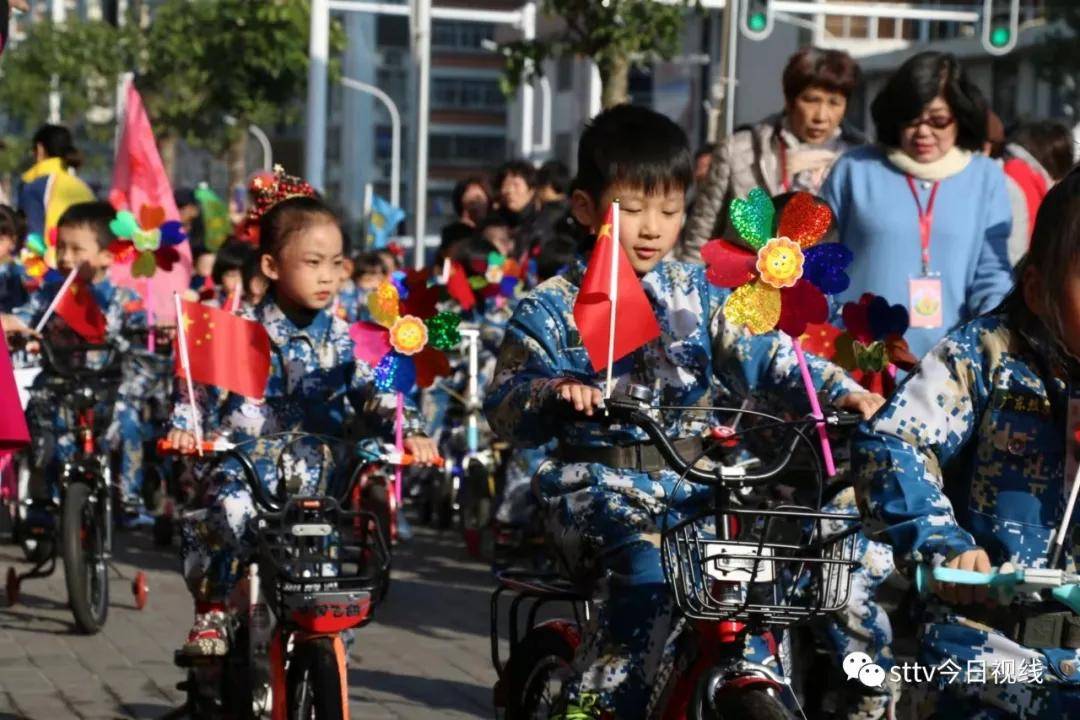 昨天(12月28日)上午,汕头市区有幼儿园举办幼儿环保骑行