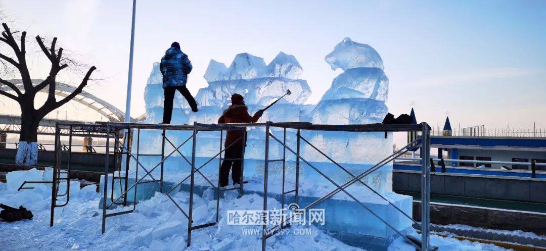 江畔|超宽大滑梯搭建中，雪房子有门窗了……沿江冰雪景观上新，超期待！