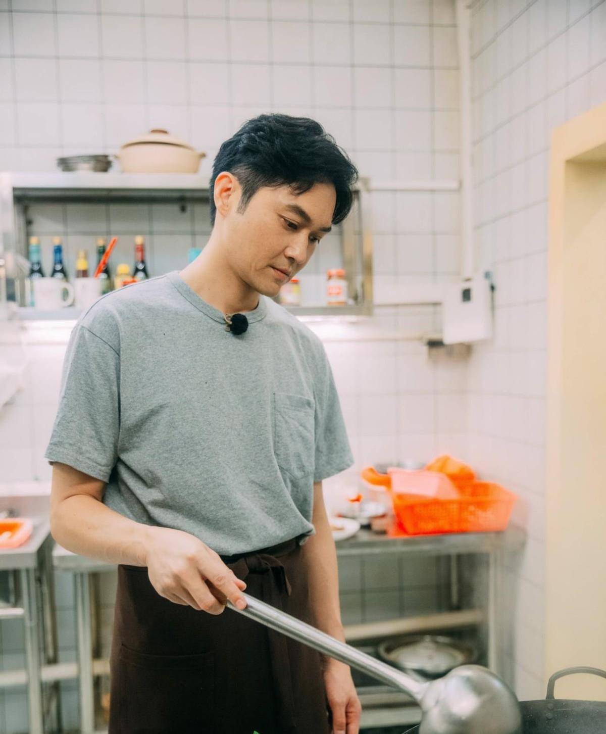 陈小春|《大湾仔的夜》3人厨艺翻车，陈小春用情商化解，这种大哥谁不爱