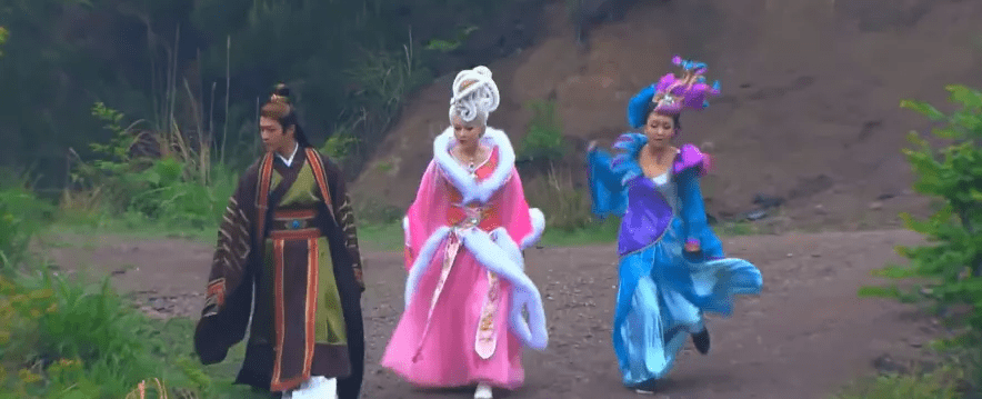 戏份 这令人窒息的审美,影视剧里的大胆配色,只要你敢想,导演就敢配