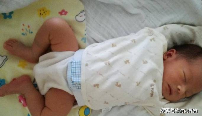 婴儿几个月才不会手舞足蹈 bd94eef9b5e14b5d98021e68f31c0f11.jpeg