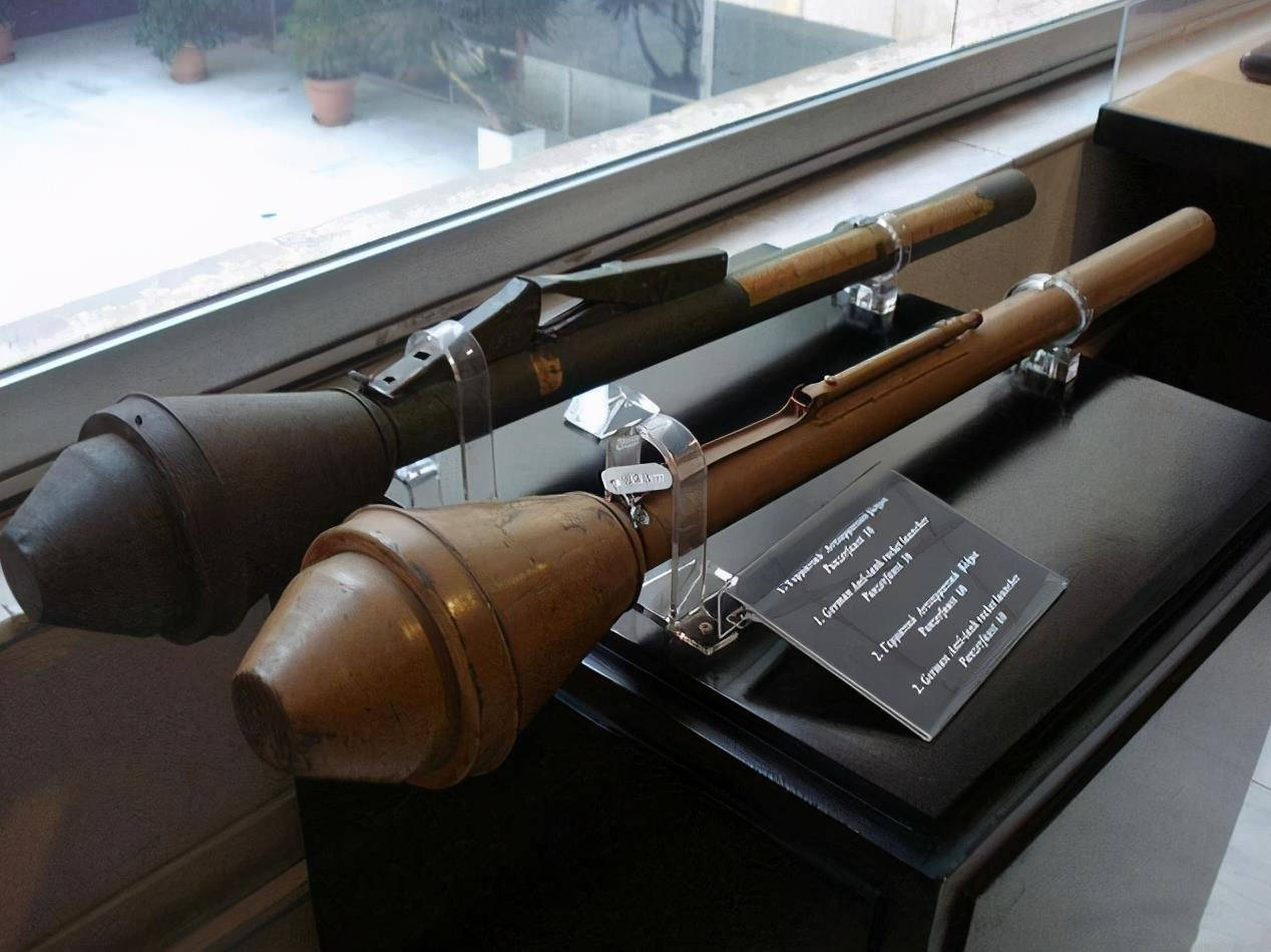 铁拳30/60反坦克火箭筒毛瑟hsc和瓦尔特ppk同样是一种高端手枪,主要