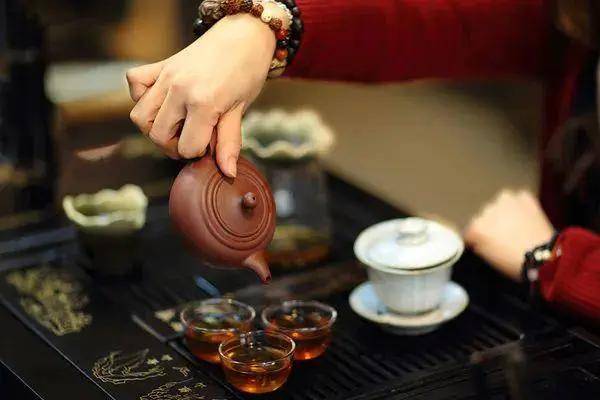 人体喝茶的人，都更年轻，更冻龄！