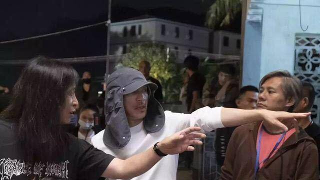 周星驰|知名导演发朋友圈嘲讽《新喜剧之王》，暗指周星驰不会拍电影