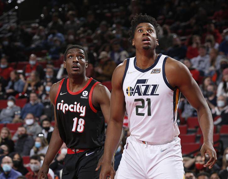 鮑威爾|利拉德32+6卻吞三連??！替補(bǔ)席狂負(fù)爵士38分怎么贏？球迷建議沒錯(cuò)