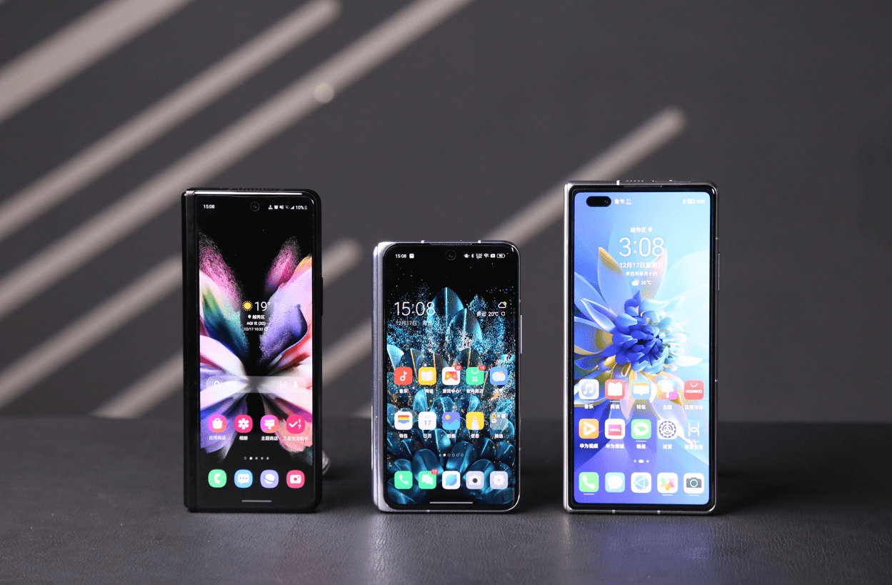 oppo find n,華為mate x2和三星galaxy z fold3最明顯的差別,應該就是