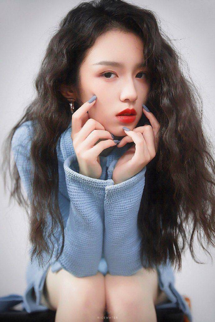 眼睛眼睛不大但很美的女明星，我只服这3位！笑起来太迷人了