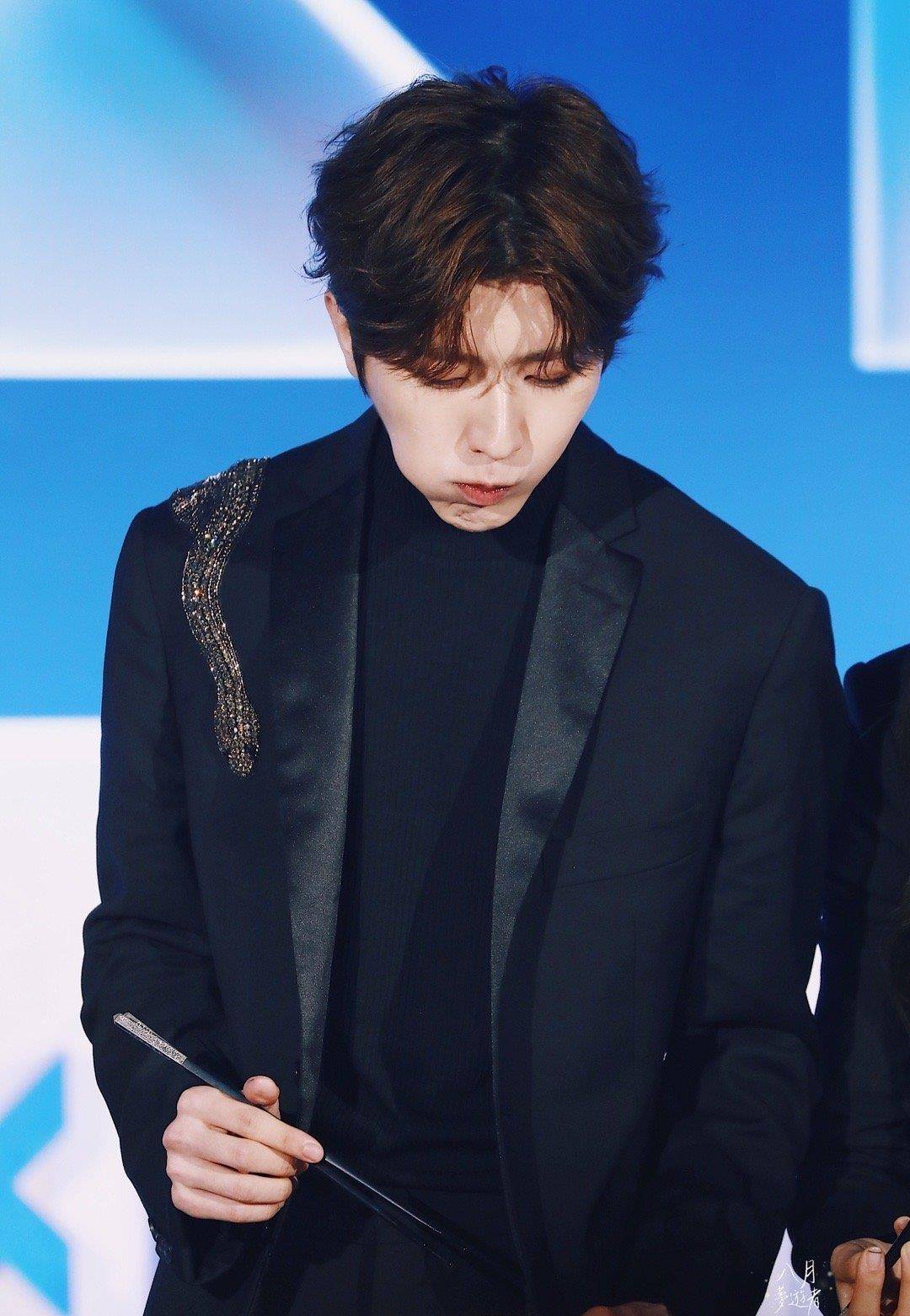 青春|蔡徐坤《青春有你2》发布会被陈嘉桦“算计”,应援排场不如LISA