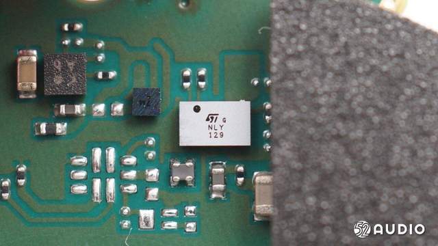 采用美信光学传感器，豪鹏科技电池，GARMIN佳明VENU2手表拆解报告