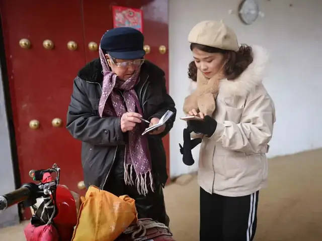 电影|《“炼”爱》：这部关于都市单身女性的纪录片，“笑果”炸场