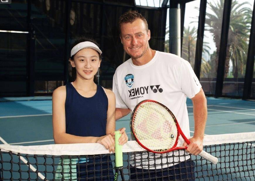 田亮|田亮女儿近照曝光,11岁的她身高竟170,网友:叶一茜食谱的原因?