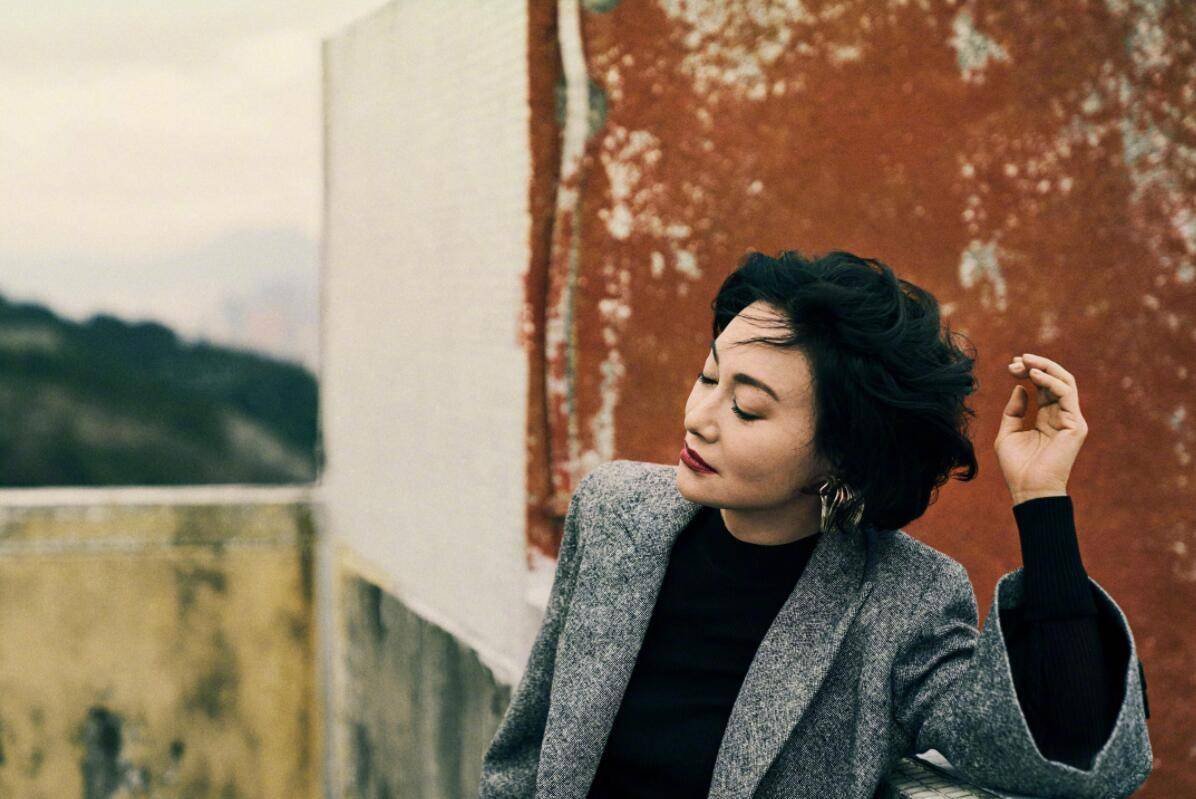 美人在骨不在皮 那些不惧岁月的美人们 只会变美不会变老 粉紫色 美人在骨不在皮 那些不惧岁月的美人们 只会变美不会变老 粉紫色