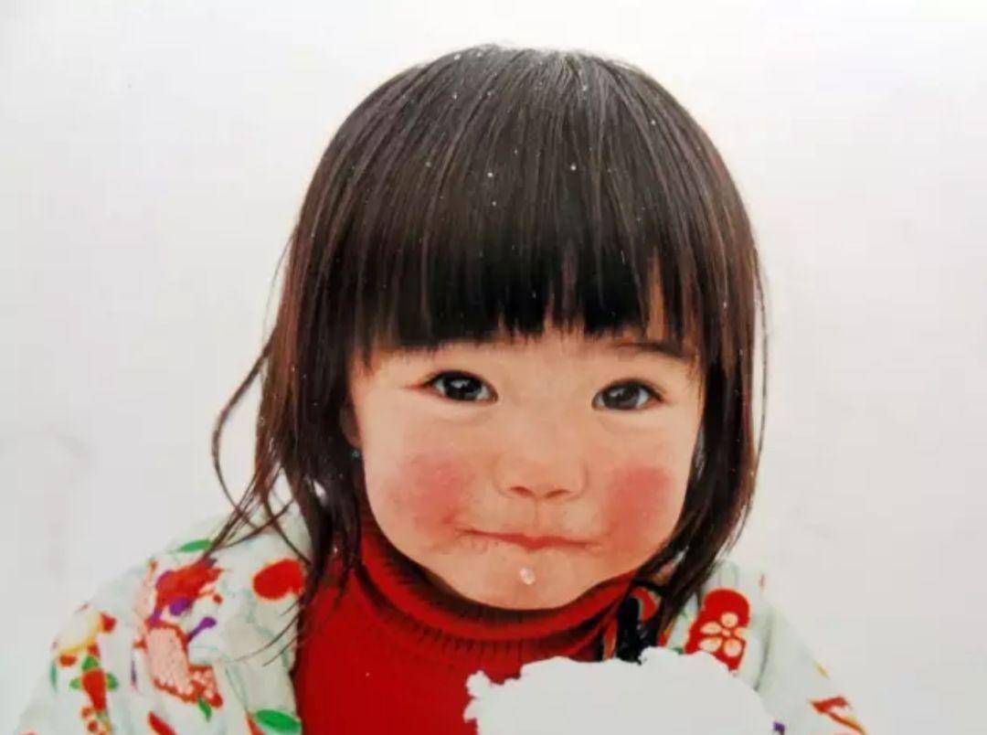 审美观“我，4岁，口红比我妈多！”