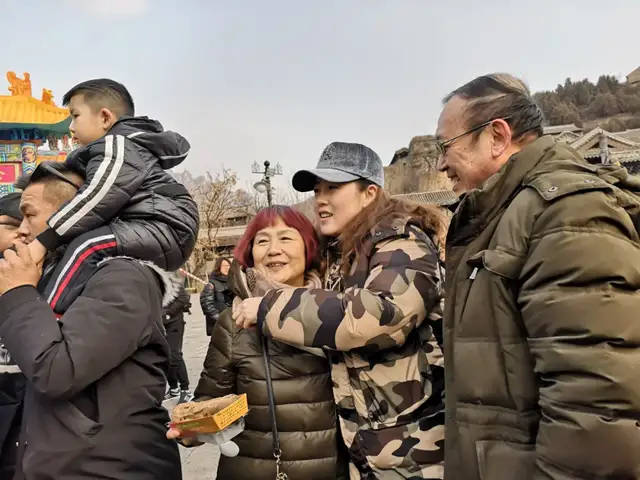 电影|《“炼”爱》：这部关于都市单身女性的纪录片，“笑果”炸场